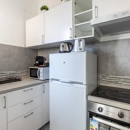 [8 Min Dalla Metro] Casa Elegante Con Netflix E Wifi Appartamento